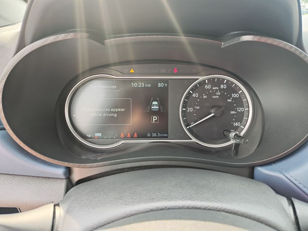 Used 2025 Silver Nissan 1.6 SV image 18