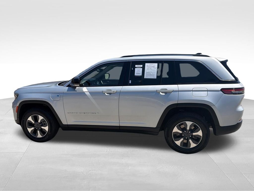 Used 2024 Silver Jeep 4xe image 3