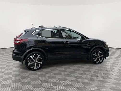 Used 2022 Black Nissan SL image 2