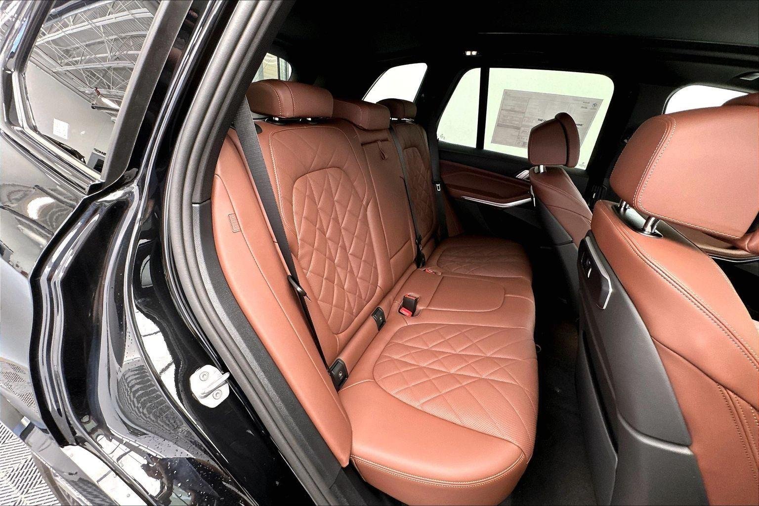 New 2026 Black Sapphire Metallic BMW xDrive50e image 30