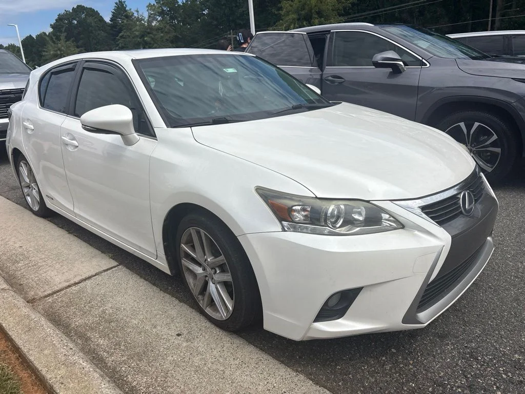 Used 2015  Lexus 200h image 3