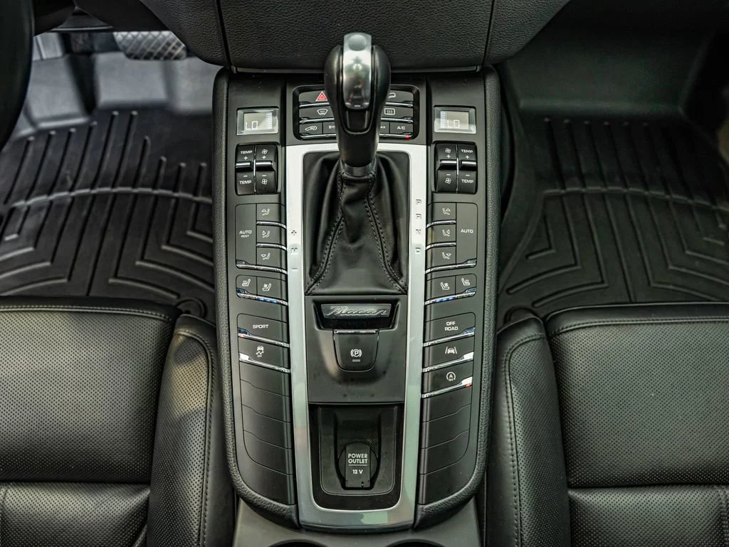 Used 2018 White Porsche  image 35