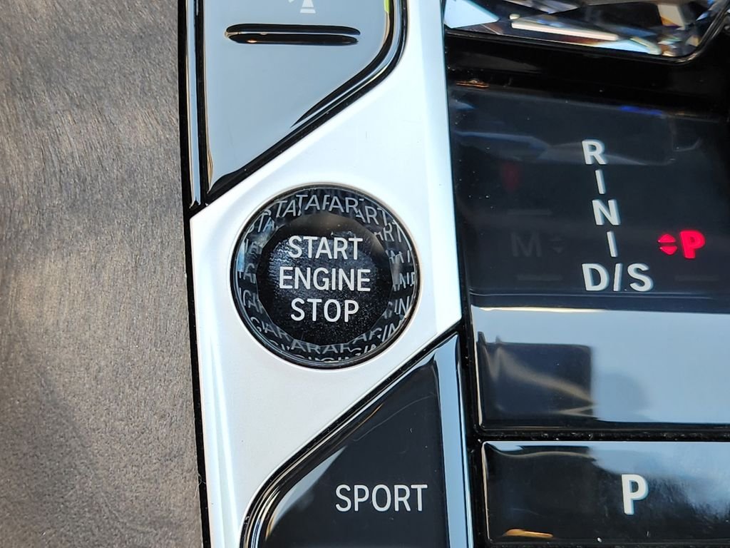 Used 2023 White Metallic BMW xDrive40i image 20