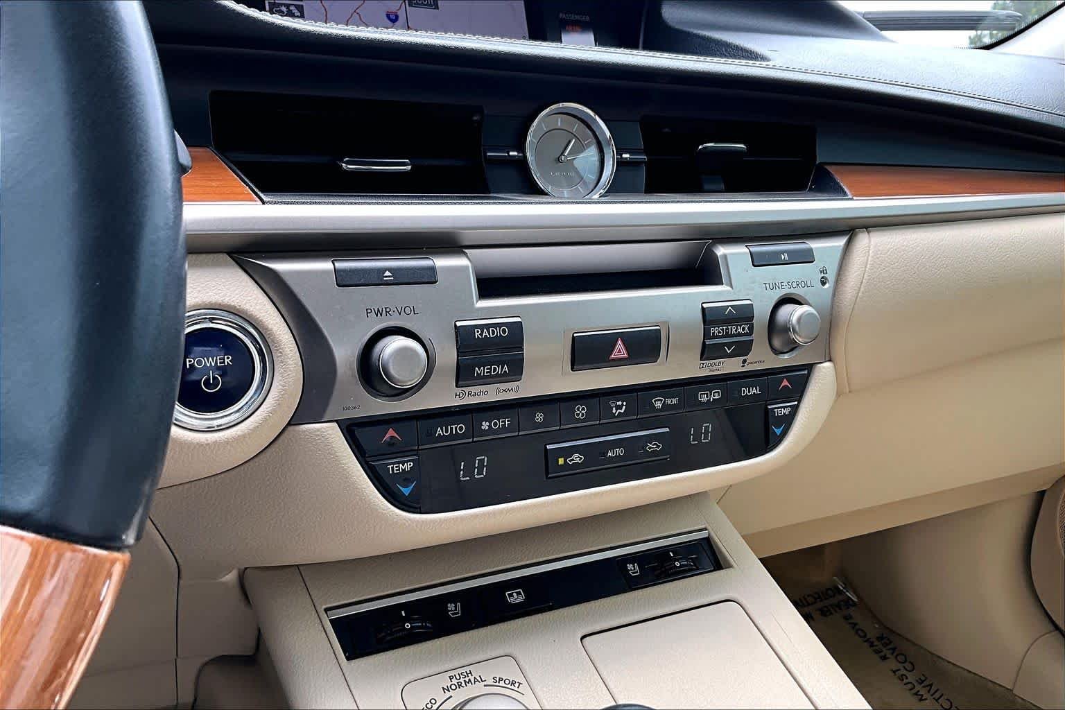 Used 2014 Nebula Gray Pearl Lexus Hybrid image 35