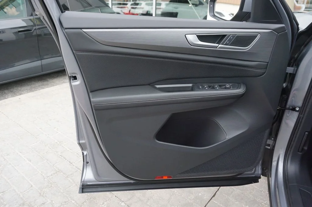 New 2026 Silver Volkswagen 2.0T SE image 25