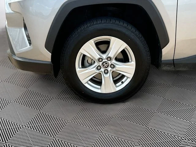 Used 2021 Silver Toyota XLE image 33