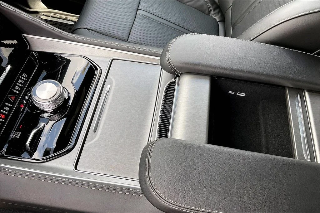 New 2026 Jeep Grand Wagoneer 4D Sport Utility
