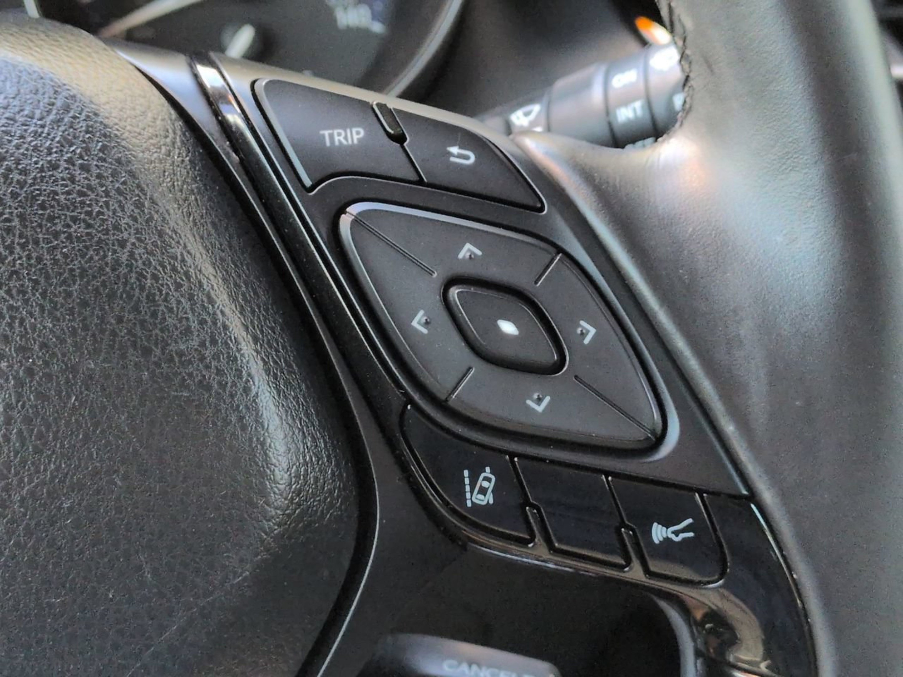 Used 2019 Magnetic Gray Metallic Toyota XLE image 27