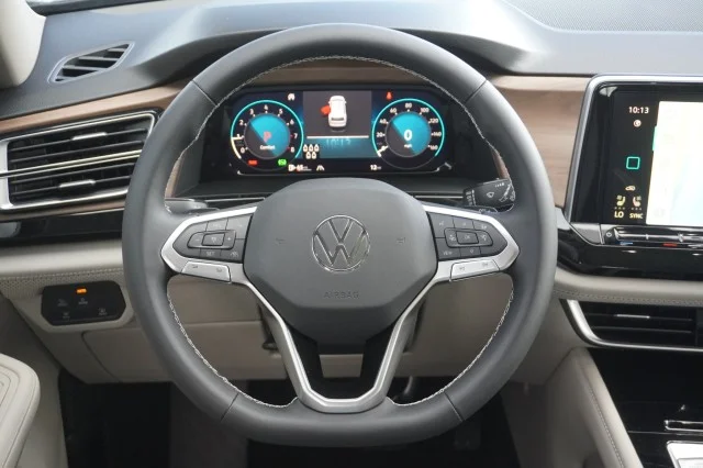 New 2026 Pure Gray Volkswagen 2.0T SE w/Technology image 23