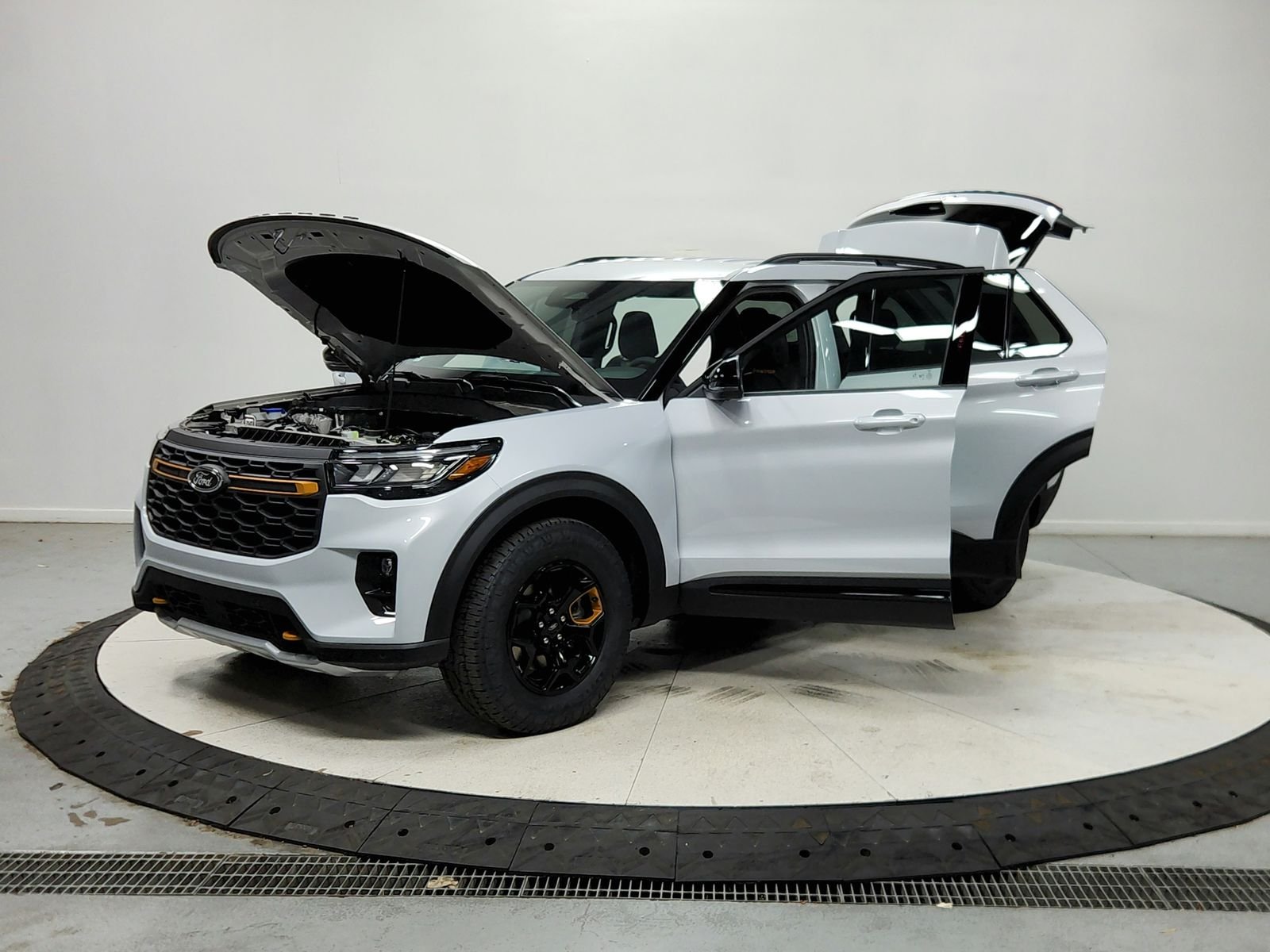 New 2026 Space White Metallic Ford Tremor® image 12