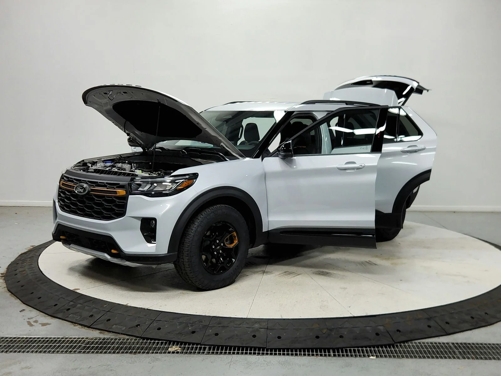 New 2026 White Ford Tremor image 12
