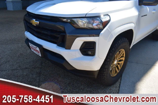 Used 2023 SUMMIT WHITE Chevrolet 4WD LT image 41