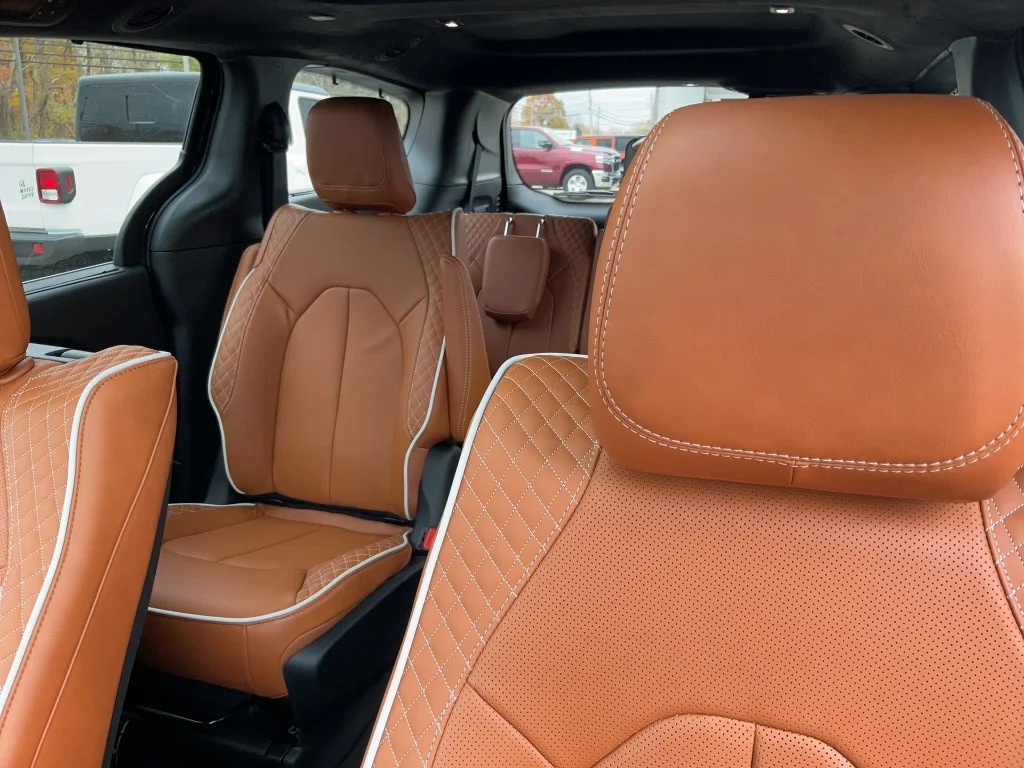 2026 Chrysler Pacifica Pinnacle - Photo 14