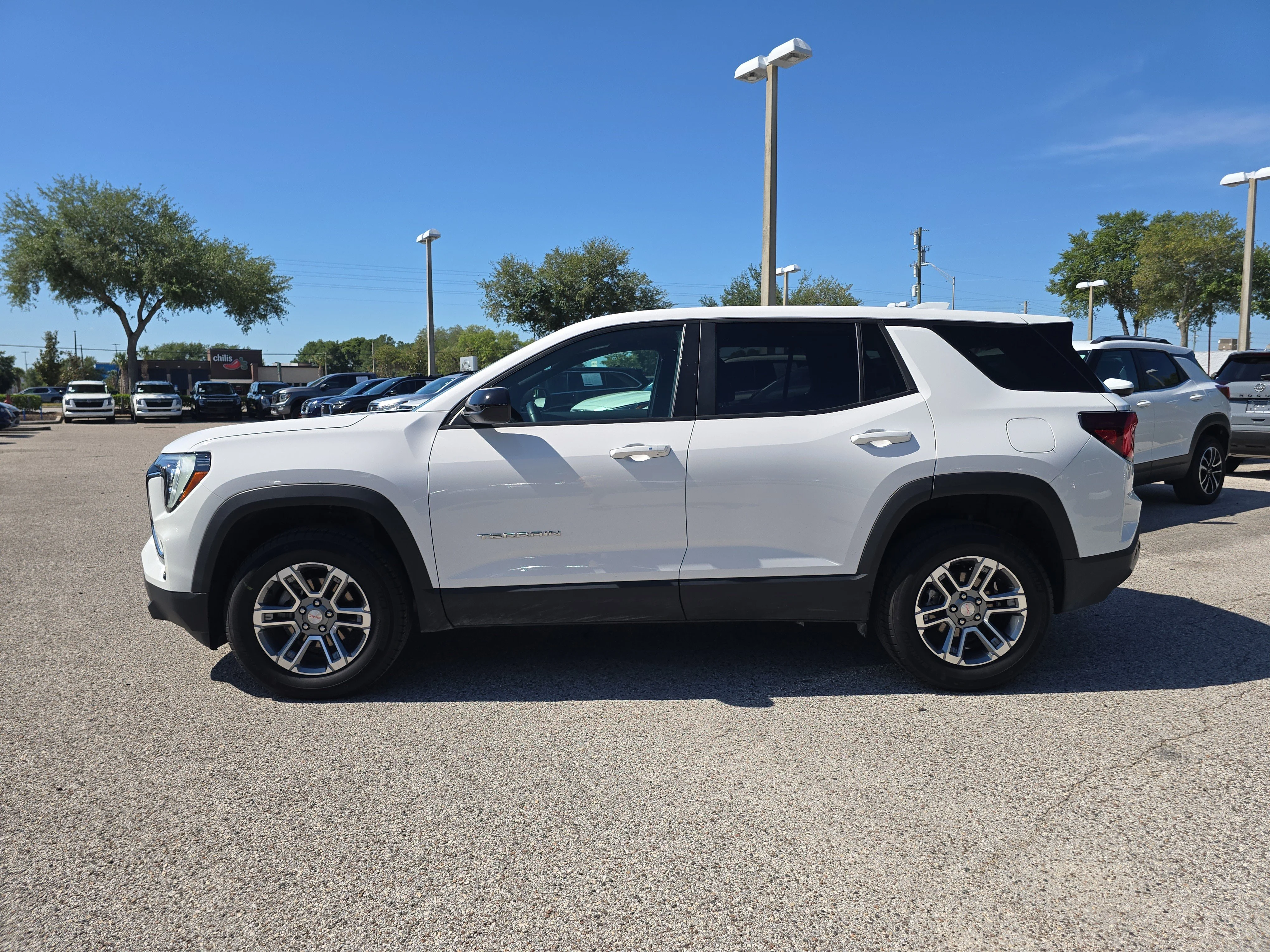 Used 2025 Summit White GMC AWD Elevation image 5