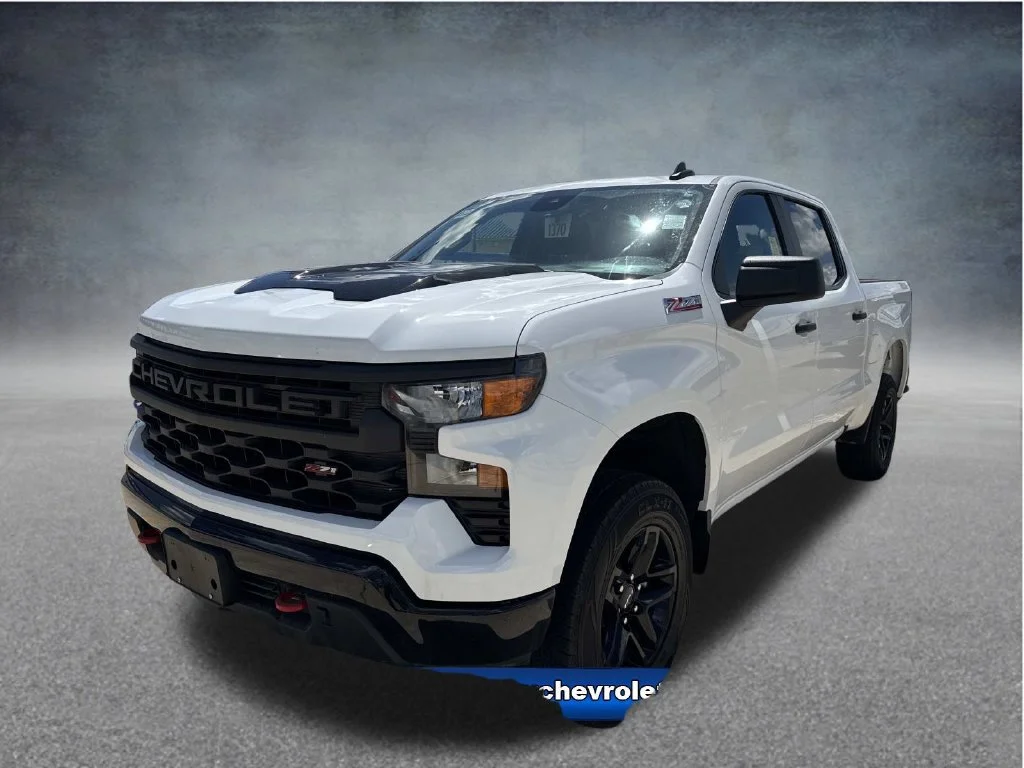Used 2025 White Chevrolet Custom Trail Boss image 3