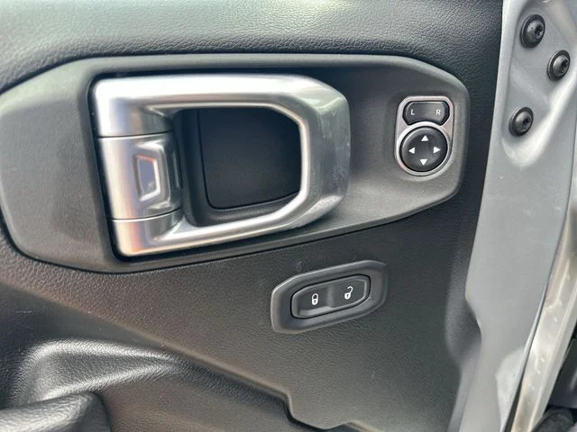 Used 2024 Silver Jeep Sport S image 17