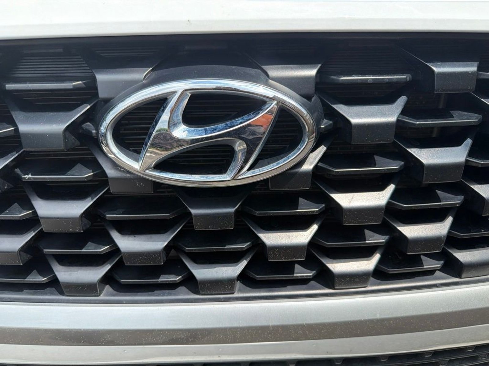 Used 2023 White Pearl Hyundai SEL image 4