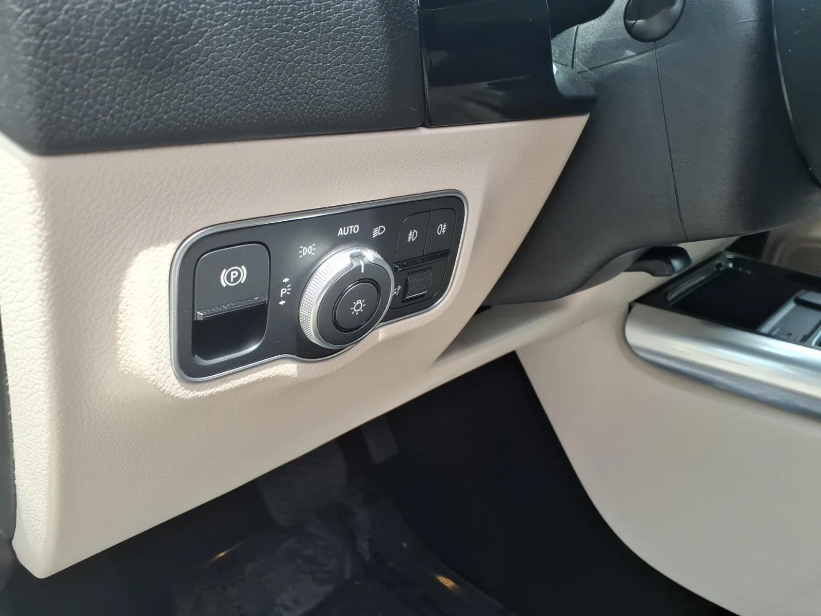 Used 2023 Polar White Mercedes-Benz GLA 250 image 25