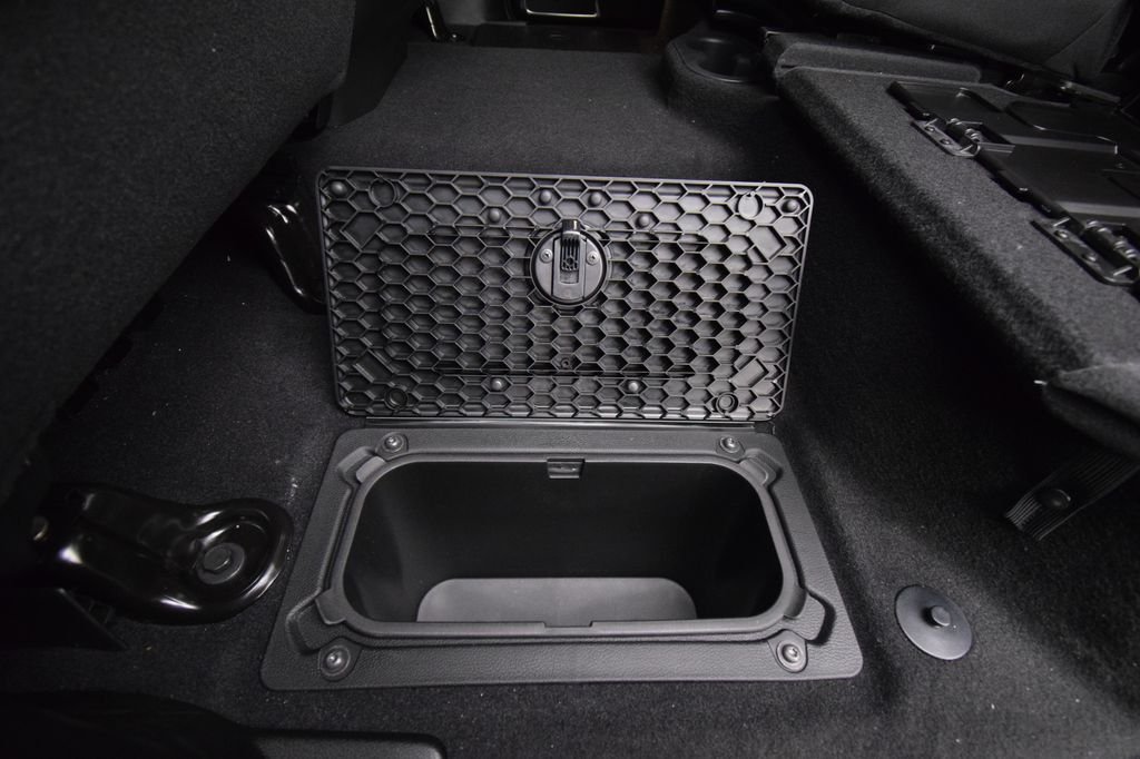 New 2026 Diamond Black Crystal Pearl-Coat Exterior Paint RAM Laramie image 40