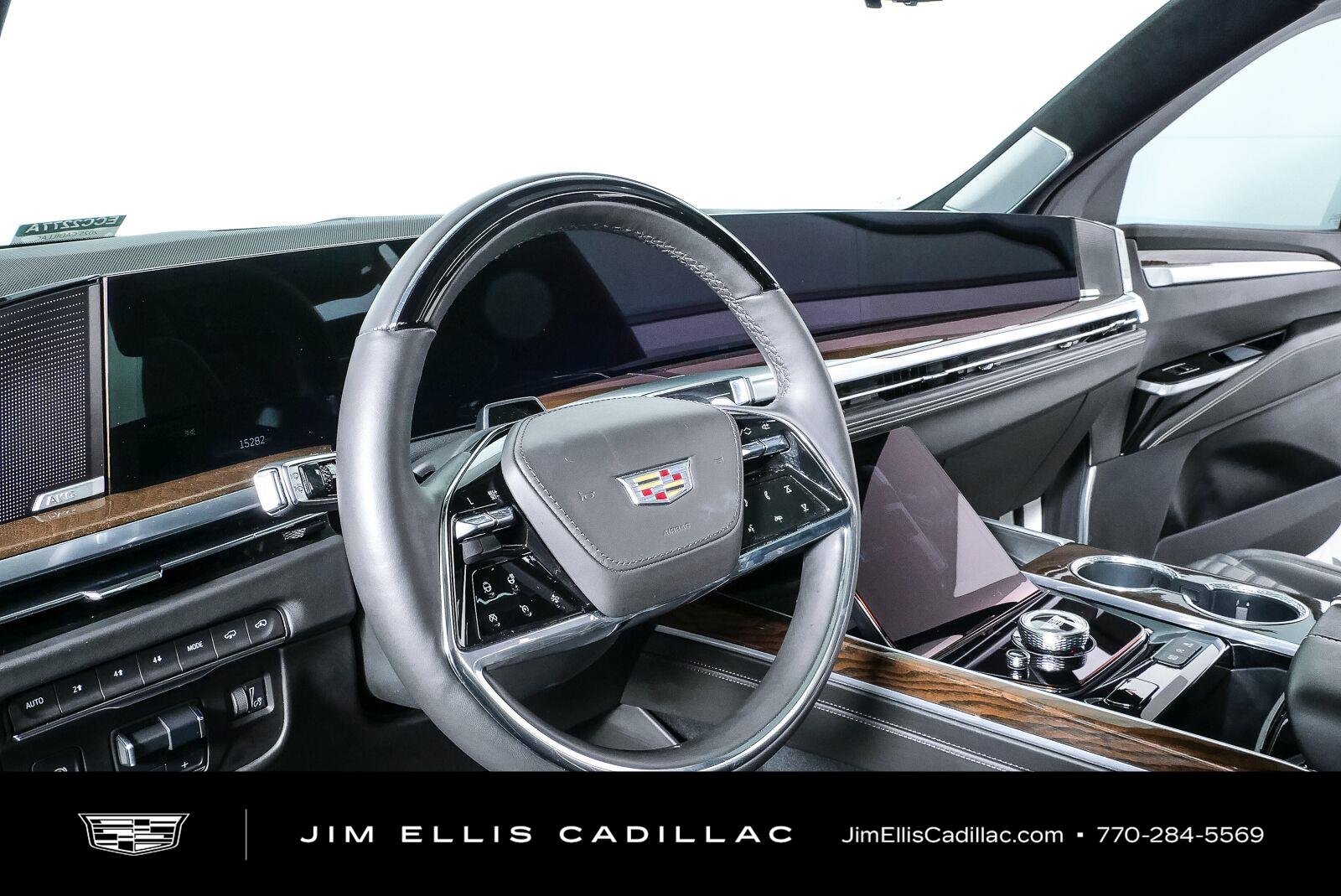 Used 2025 Crystal White Tricoat Cadillac Sport Platinum image 4