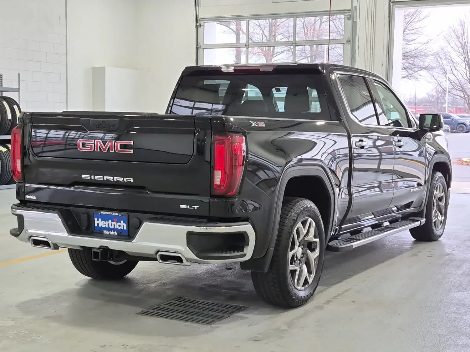 Used 2023 Onyx Black GMC SLT image 3
