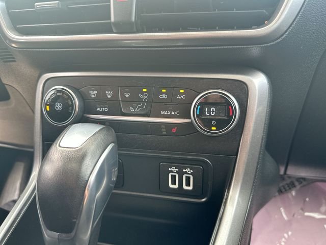 Used 2019 Black Ford SE image 38