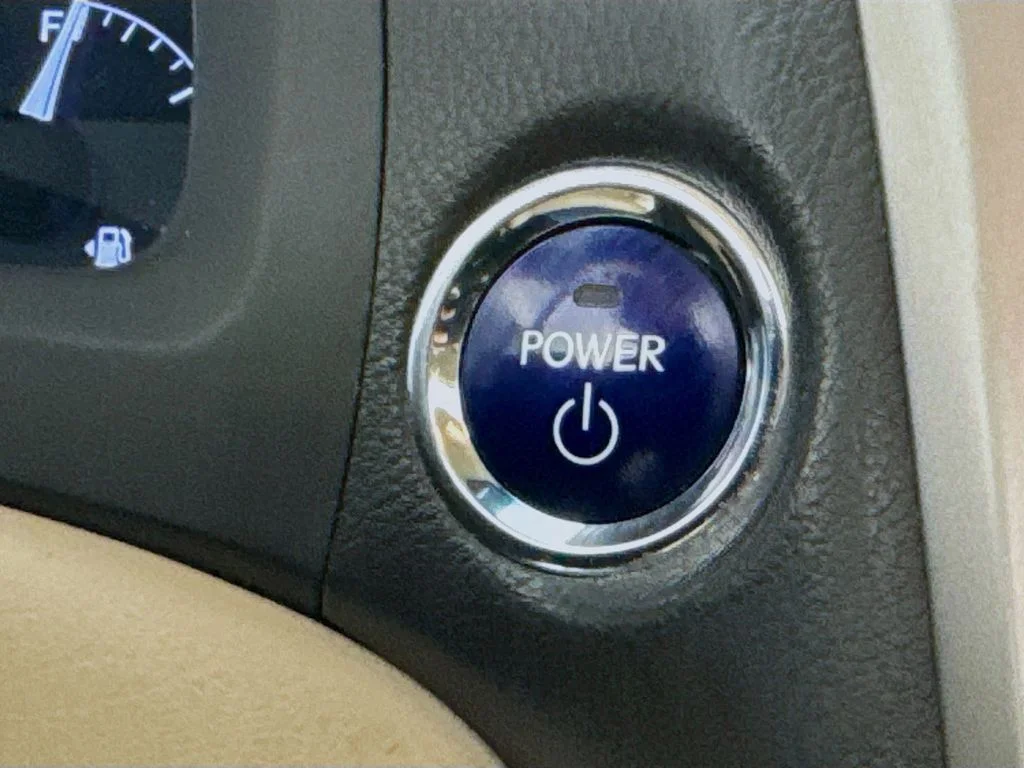 Used 2015 Black Lexus 450h image 19