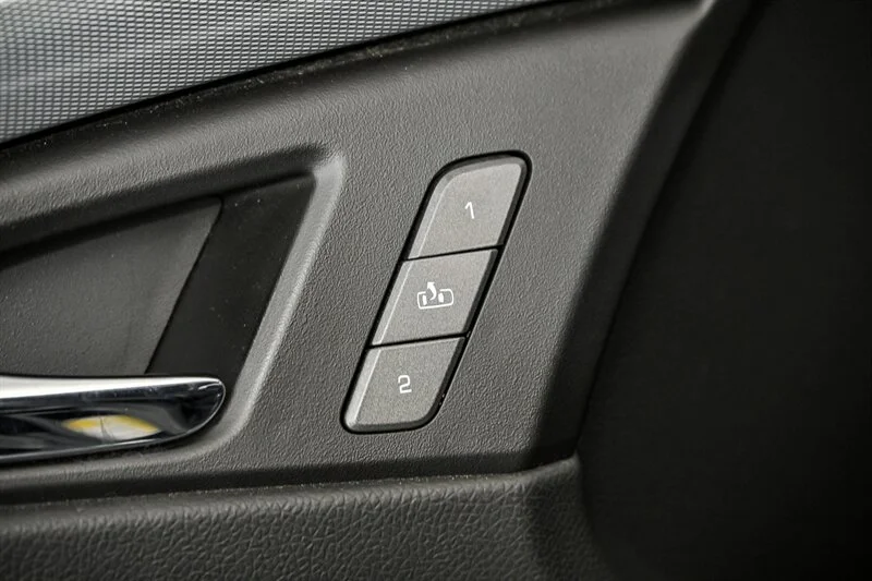 Used 2014 Black Diamond Tricoat Cadillac  image 13