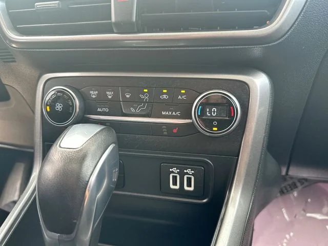 Used 2019 Black Ford SE image 38