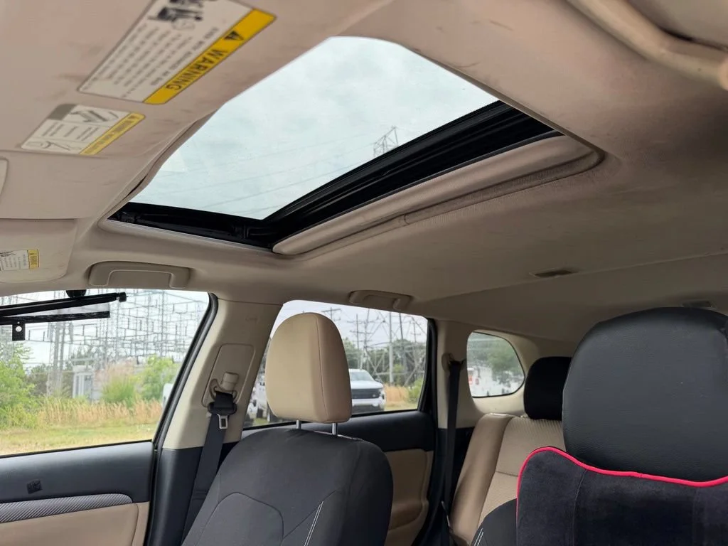 Used 2017  Mitsubishi SE image 18