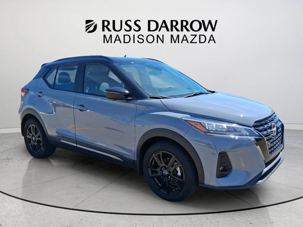 Used 2023 Gray Nissan SR image 7