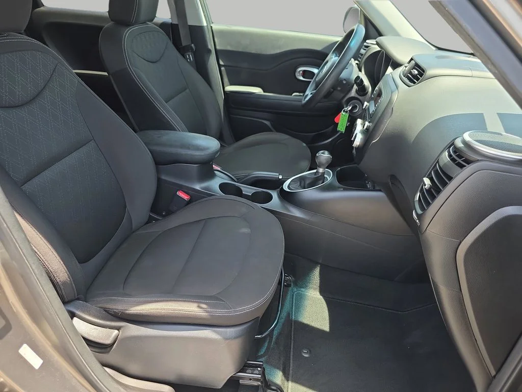 Used 2016 Titanium Gray Kia Base image 31