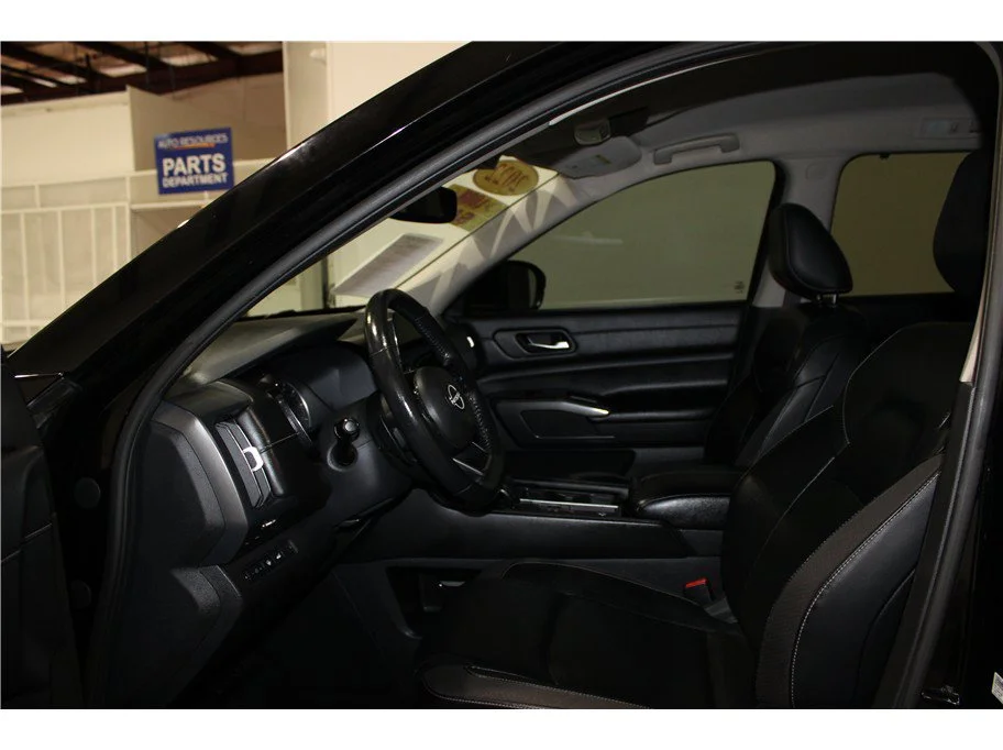 Used 2022 Super Black Nissan SL image 10