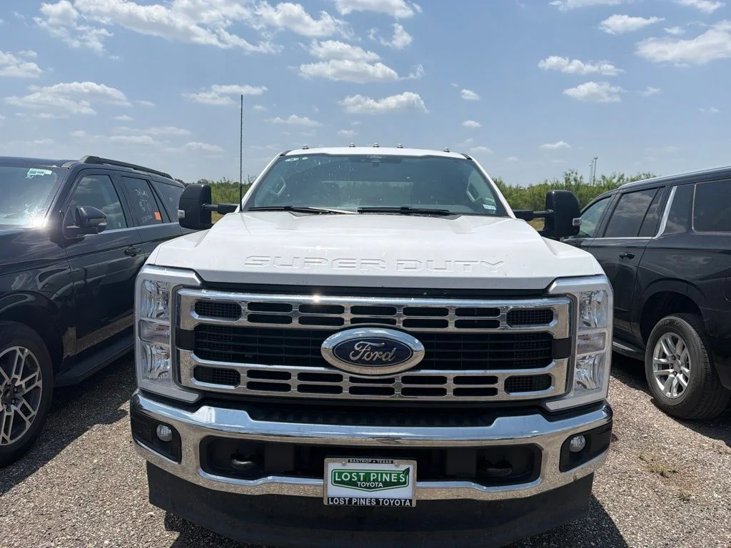Used 2025 White Ford XLT image 3