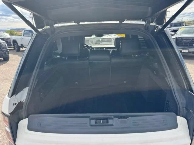 Used 2021 White Land Rover Westminster image 19