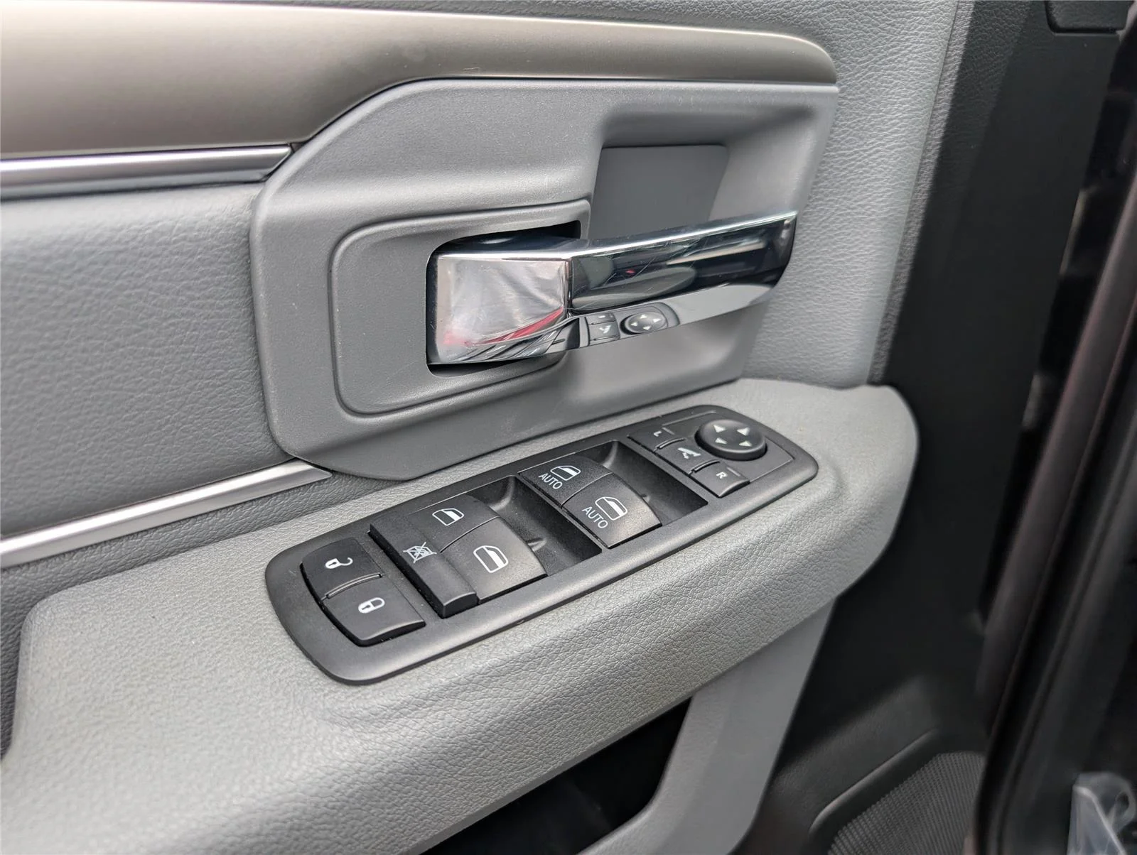 Used 2019 Granite Crystal Metallic Ram Warlock image 11
