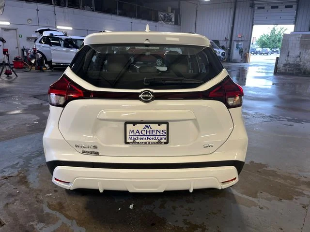Used 2024 White Nissan SR image 4