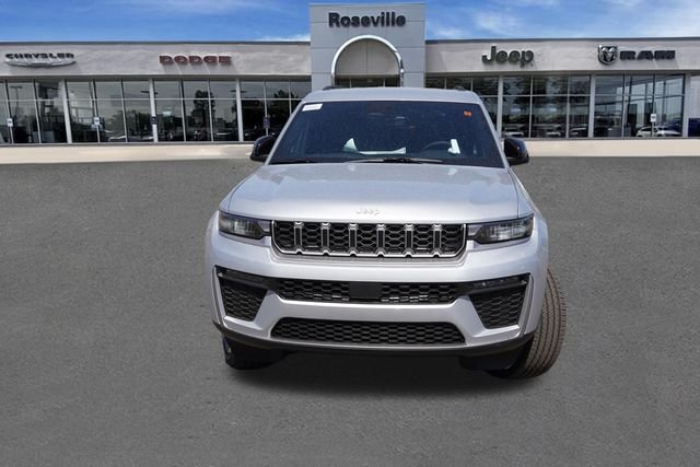 New 2026 Silver Zynith Exterior Paint Jeep Limited image 8