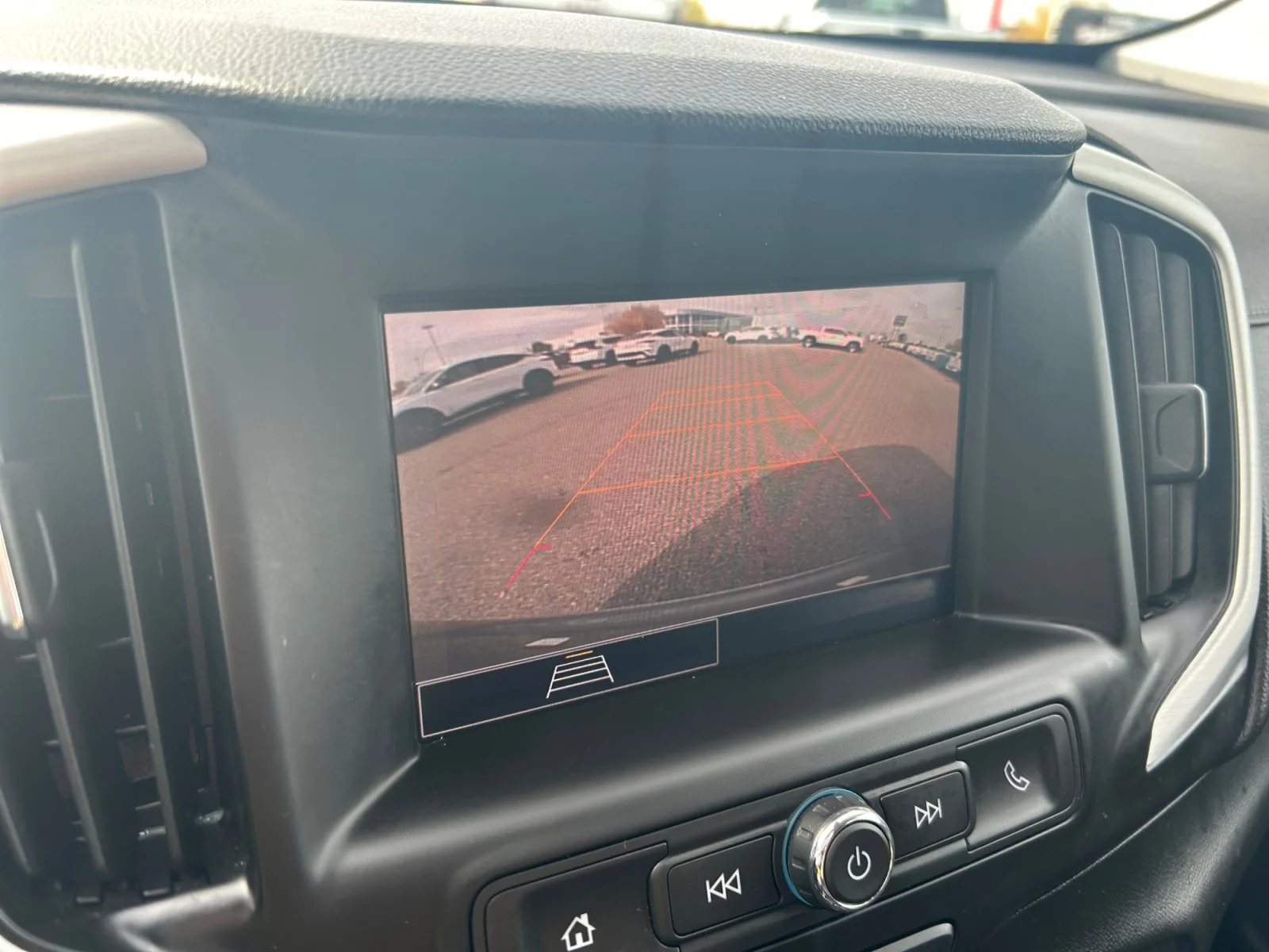 Used 2024 STERLING METALLIC GMC SLE AWD image 23