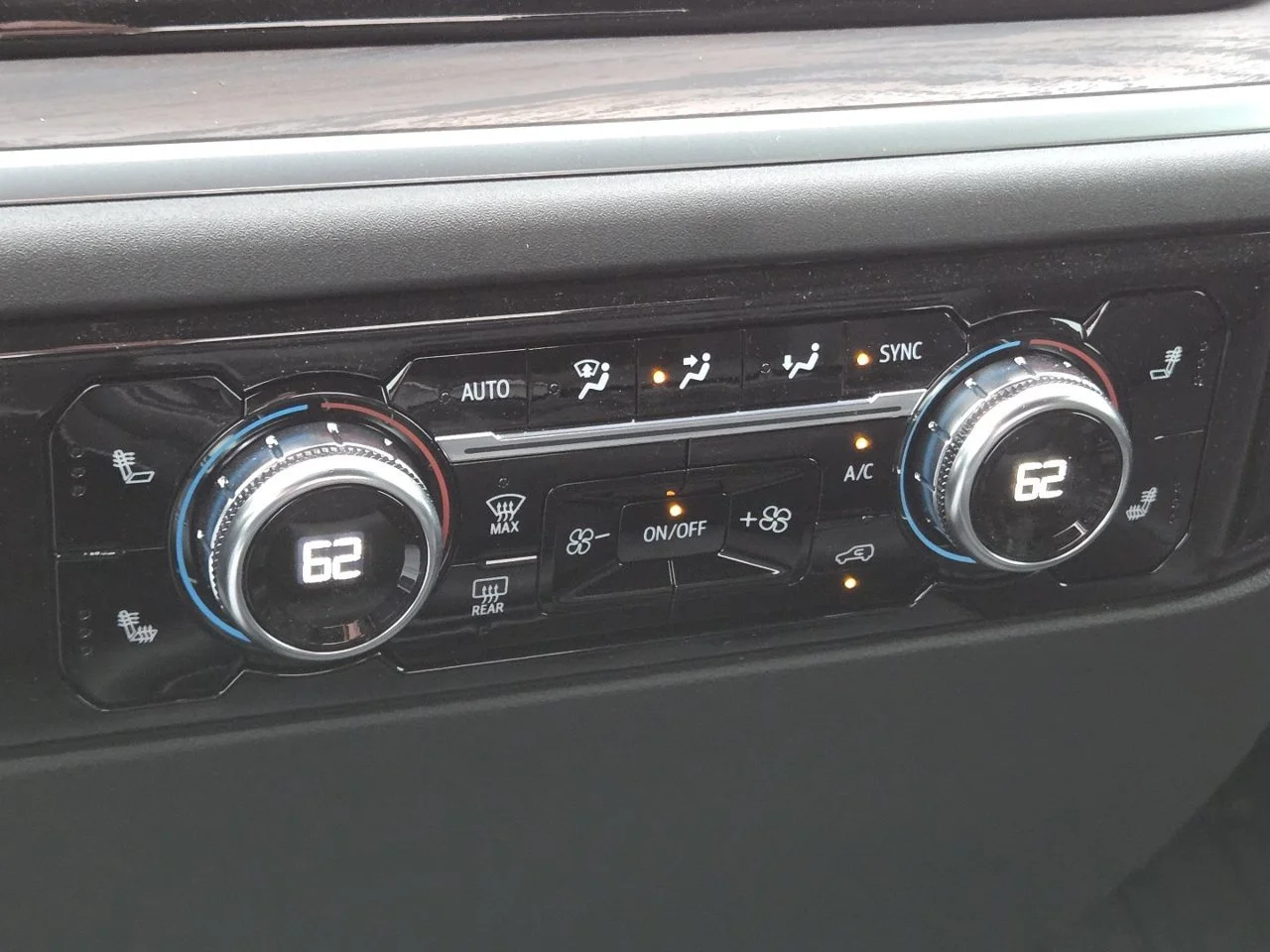 New 2026 Summit White GMC SLT image 31