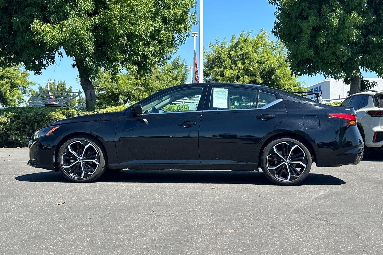 Used 2024 Super Black Nissan 2.5 SR image 7
