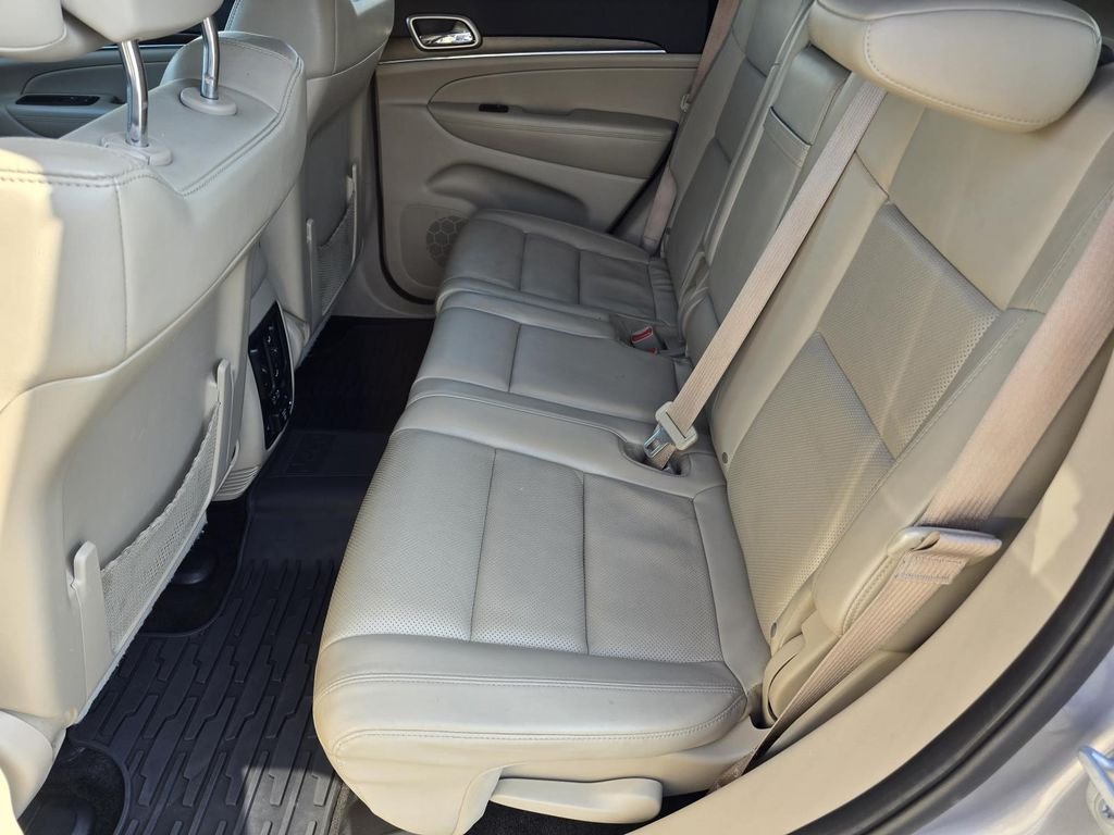 Used 2015 Billet Silver Metallic Clearcoat Jeep Limited image 10