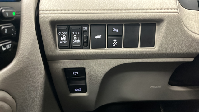 Used 2025 Silver Honda Elite image 33