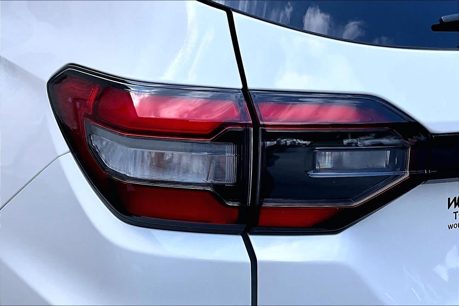 Used 2025 Platinum White Pearl Honda Sport image 29