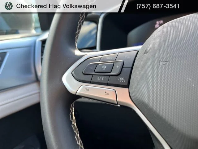 Used 2025 Platinum Gray Metallic Volkswagen 1.5T SE image 34