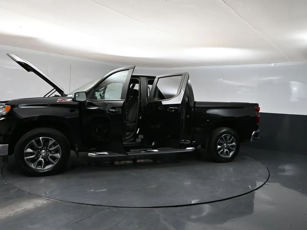 Used 2025 Black Chevrolet LT image 42