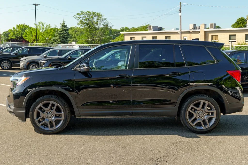 Used 2023 Black Honda EX-L image 4