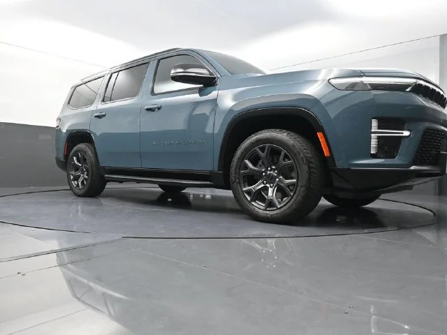 New 2026 Steel Blue Exterior Paint Jeep Limited Altitude image 18
