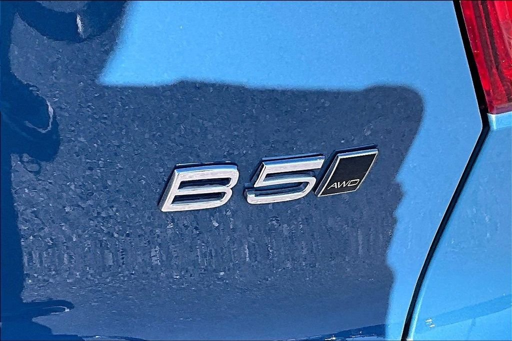 Used 2025 Blue Volvo B5 Core image 31
