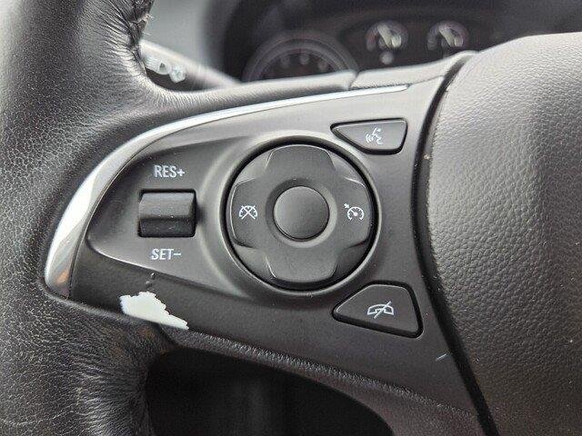 Used 2020 Summit White Buick Essence image 13